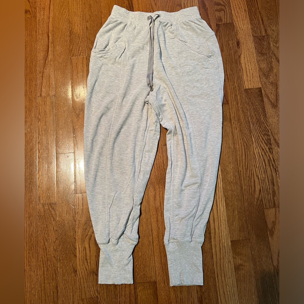 Lululemon joggers size 4 used**